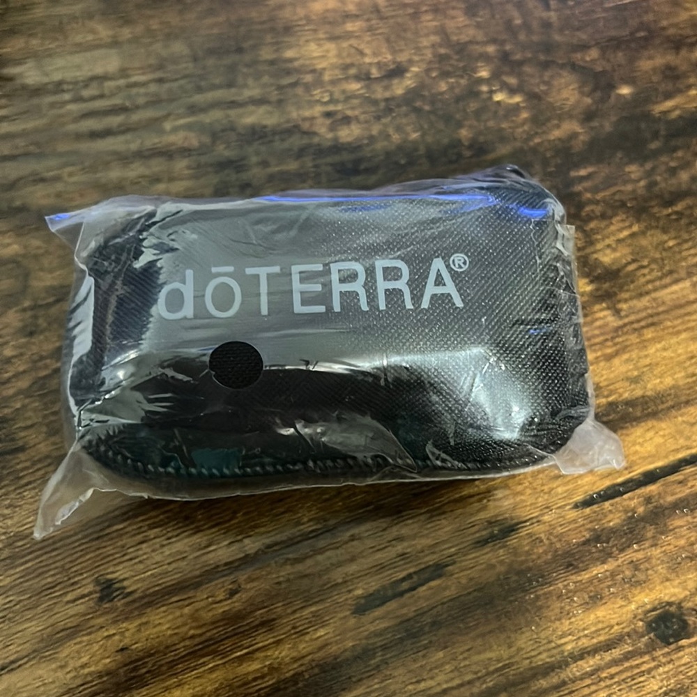 NIP - Doterra keychain with mini oil bottles inside